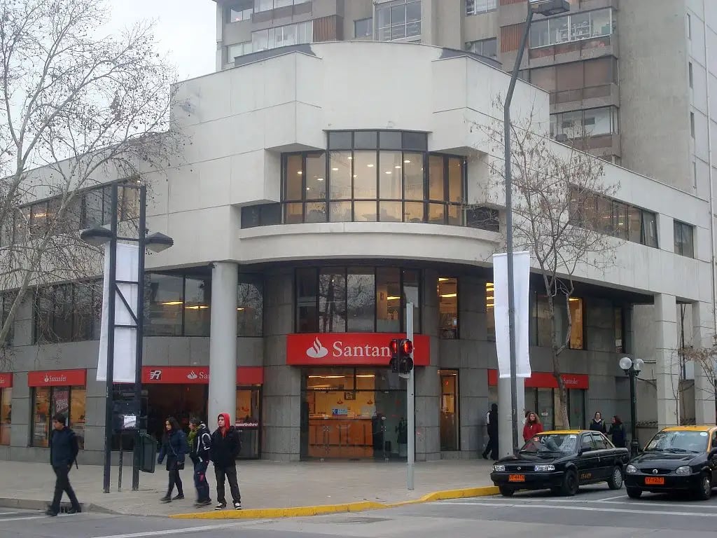 1024px-banco_santander_providencia_0